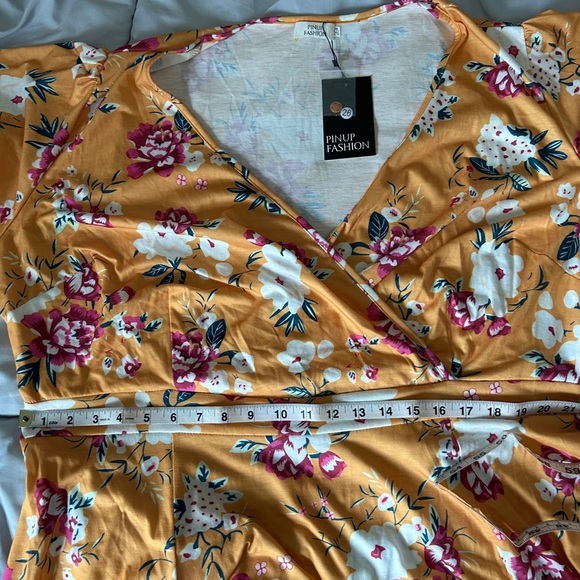 Floral Short Sleeve V-neck 26w Dress NWT - Picture 3 of 6